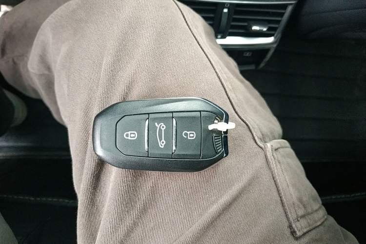 Used DS 6 2016 1.8T Luxury Edition THP200 Vehicle Key