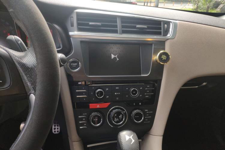 Used DS 6 2016 1.8T 60th Anniversary Limited Edition THP200 Audio And AC Panel