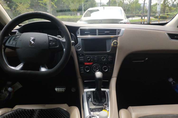 Used DS 6 2016 1.8T 60th Anniversary Limited Edition THP200 Center Console