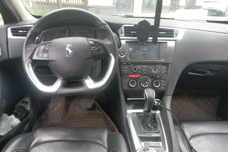 Used DS 6 2016 1.6T Prestige Edition THP160 Center Console
