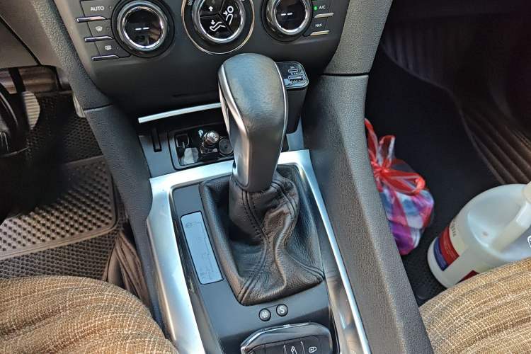 Used DS 6 2016 1.6T Luxury Edition THP160 Gear Lever