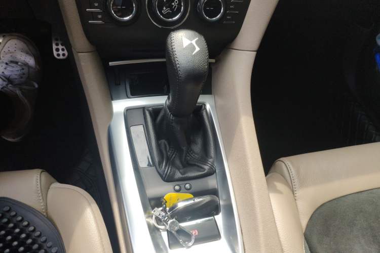 Used DS 6 2016 1.8T 60th Anniversary Limited Edition THP200 Gear Lever