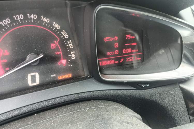 Used DS 6 2016 1.6T Prestige Edition THP160 Odometer Close Up