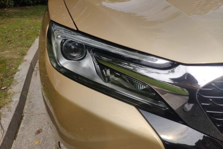 Used DS 6 2016 1.8T 60th Anniversary Limited Edition THP200 Right Front Headlight