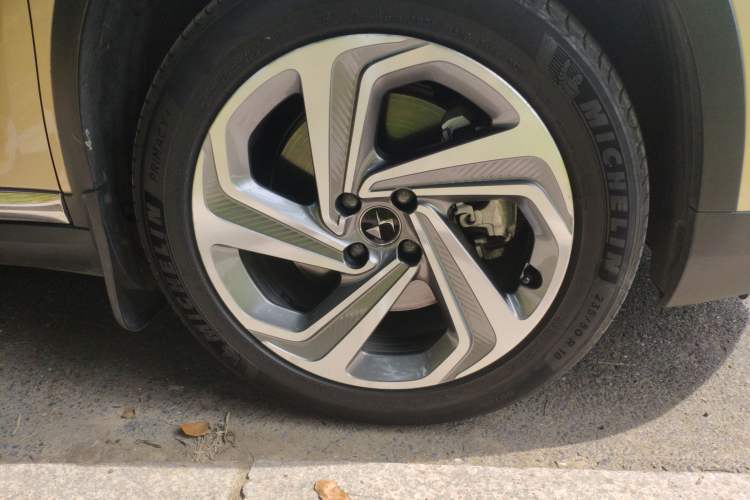 Used DS 6 2016 1.8T 60th Anniversary Limited Edition THP200 Right Front Wheel Hub