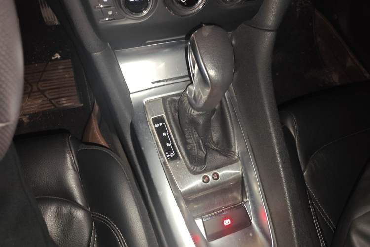 Used DS 6 2016 1.6T Luxury Edition THP160 Gear Lever