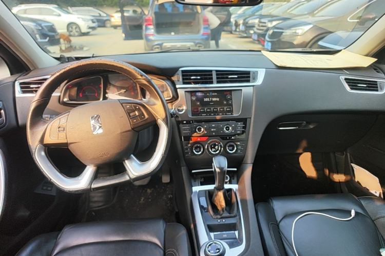 Used DS 6 2016 1.6T Luxury Edition THP160 Center Console