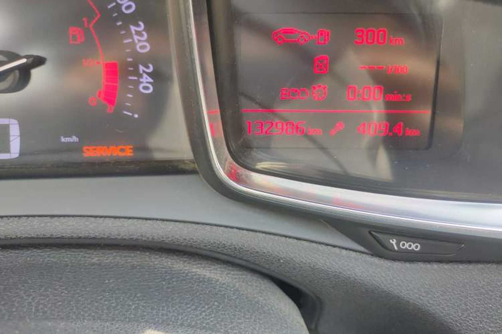 Used DS 6 2016 1.6T Luxury Edition THP160 Odometer Close Up