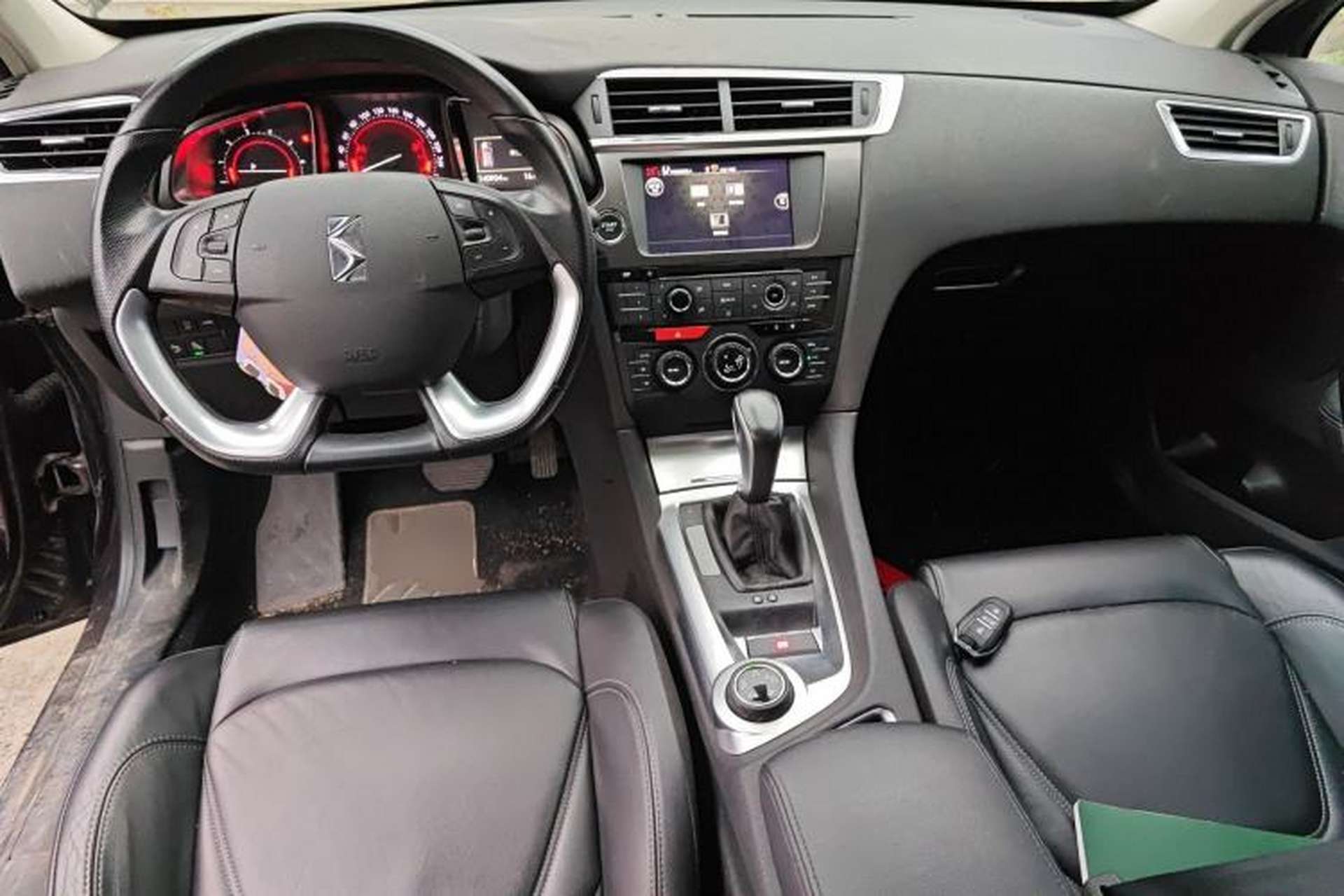 Used DS 6 2016 1.6T Luxury Edition THP160 Center Console