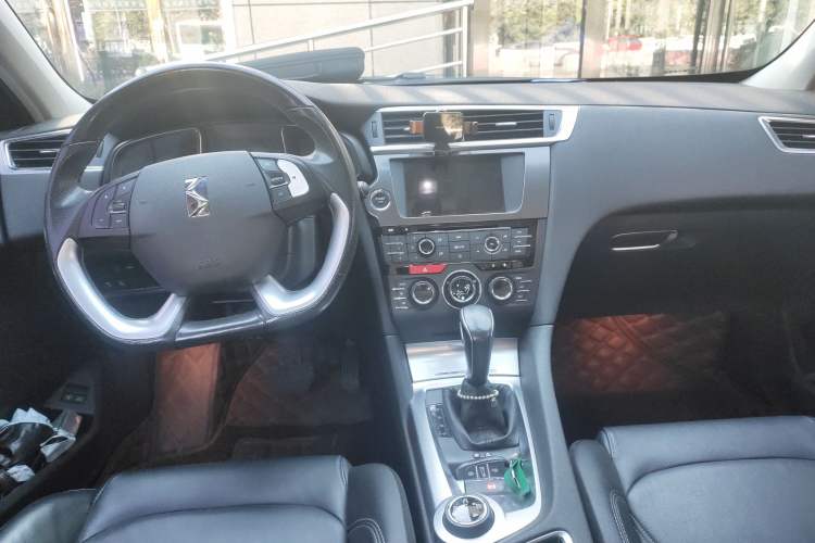 Used DS 6 2016 1.6T Luxury Edition THP160 Center Console