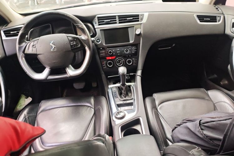 Used DS 6 2016 1.6T Luxury Edition THP160 Center Console