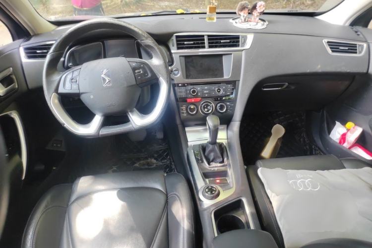 Used DS 6 2016 1.6T Luxury Edition THP160 Center Console