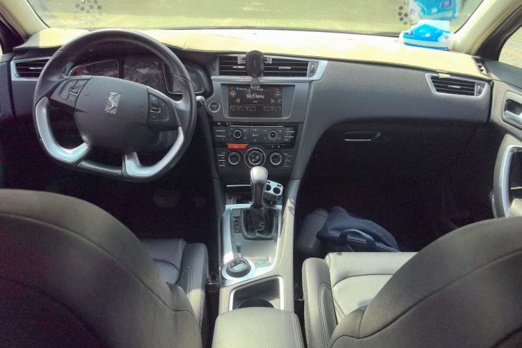 Used DS 6 2016 1.6T Luxury Edition THP160 Center Console