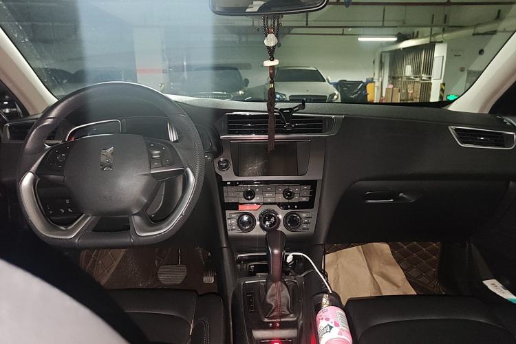 Used DS 6 2016 1.6T Luxury Edition THP160 Center Console