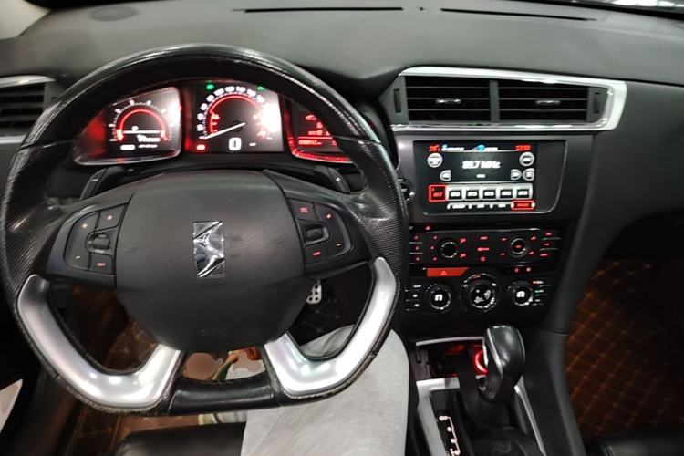 Used DS 6 2016 1.8T Luxury Edition THP200 Center Console