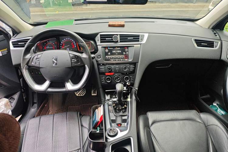 Used DS 6 2016 1.6T Luxury Edition THP160 Center Console