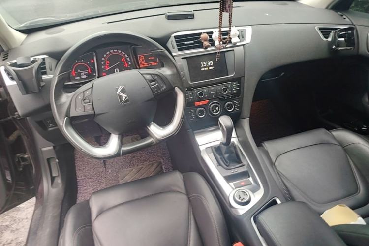 Used DS 6 2016 1.6T Luxury Edition THP160 Center Console