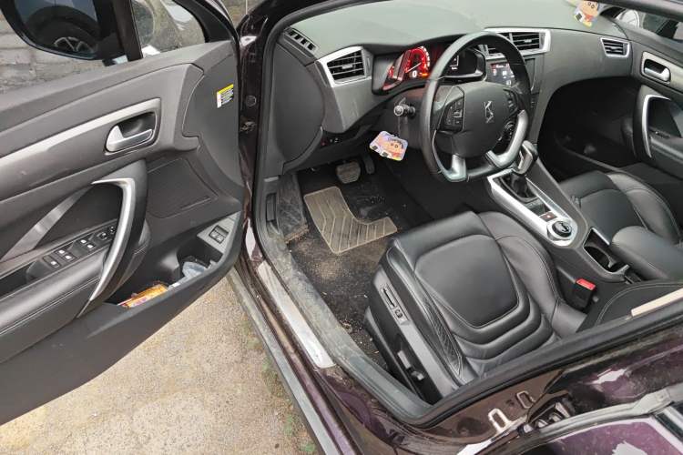Used DS 6 2016 1.6T Luxury Edition THP160 Driver Seat