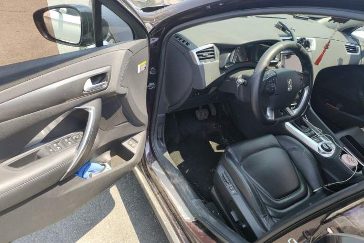 Used DS 6 2016 1.6T Luxury Edition THP160 Driver Seat