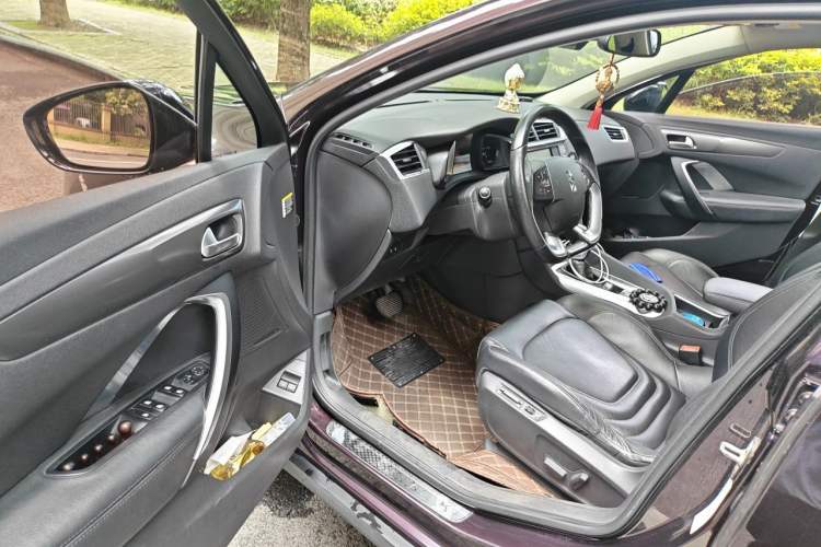 Used DS 6 2016 1.6T Luxury Edition THP160 Driver Seat