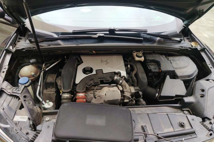 Used DS 6 2016 1.6T Luxury Edition THP160 Engine Bay