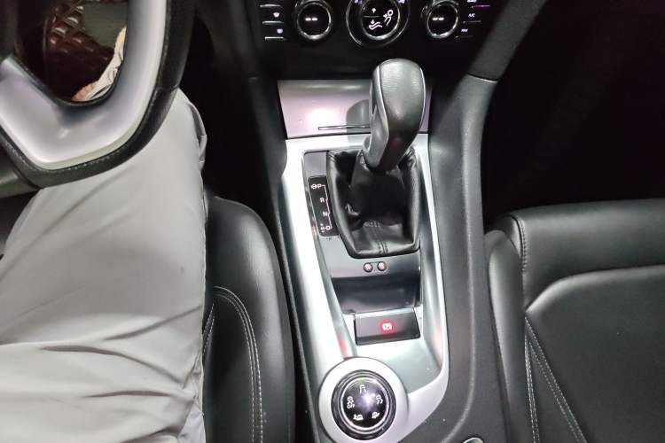 Used DS 6 2016 1.6T Luxury Edition THP160 Gear Lever