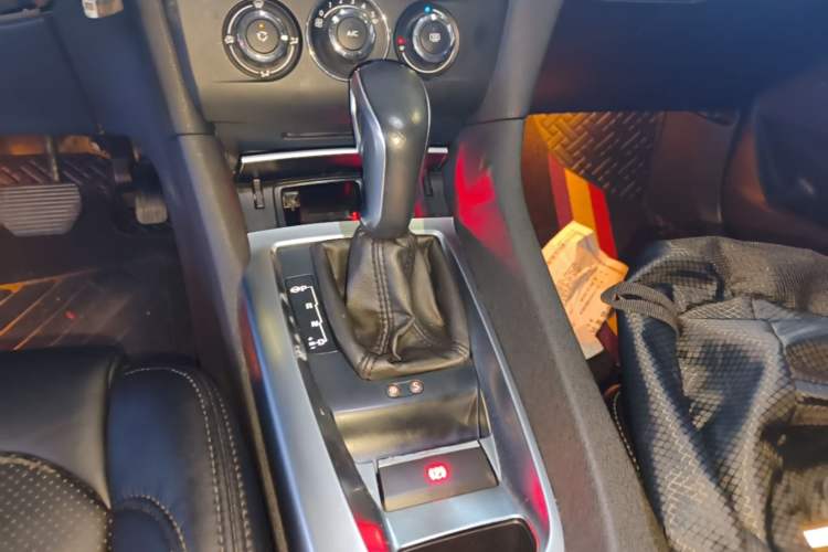 Used DS 6 2016 1.6T Elegant Edition THP160 Gear Lever