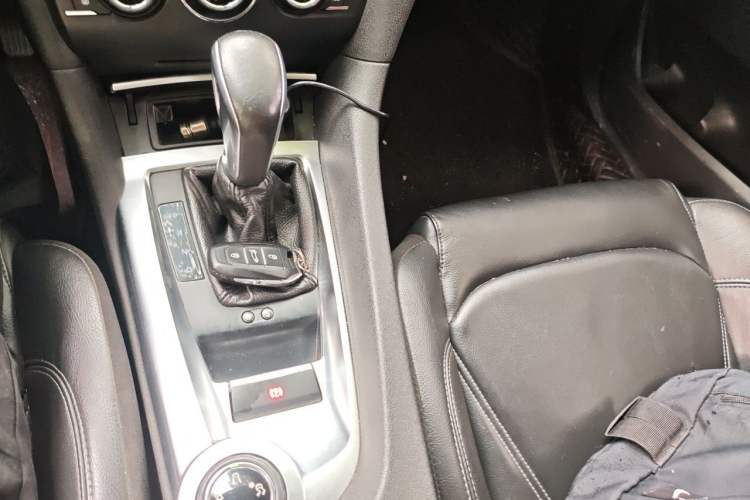 Used DS 6 2016 1.6T Luxury Edition THP160 Gear Lever