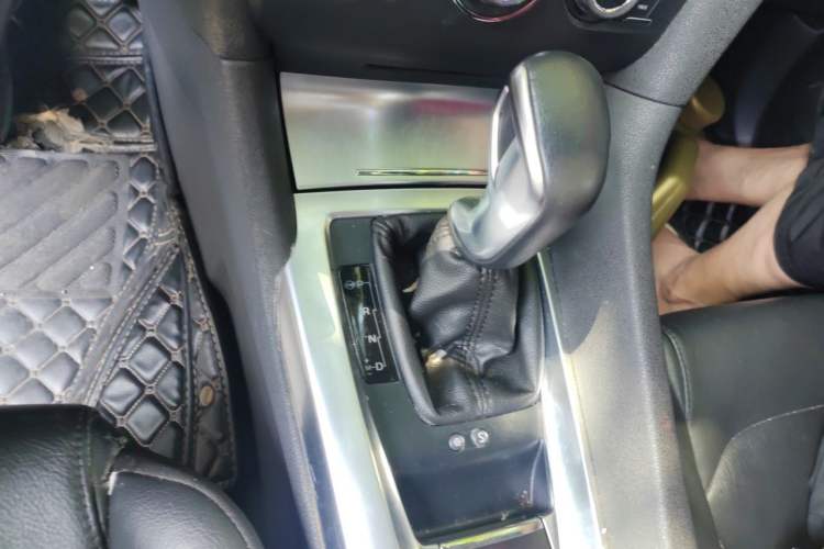 Used DS 6 2016 1.6T Luxury Edition THP160 Gear Lever