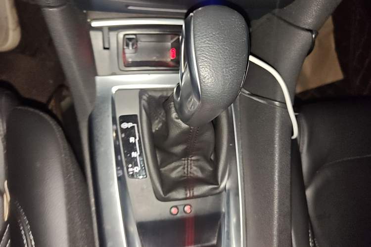 Used DS 6 2016 1.6T Luxury Edition THP160 Gear Lever