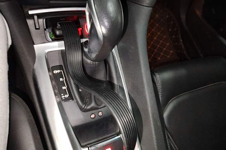 Used DS 6 2016 1.8T Luxury Edition THP200 Gear Lever