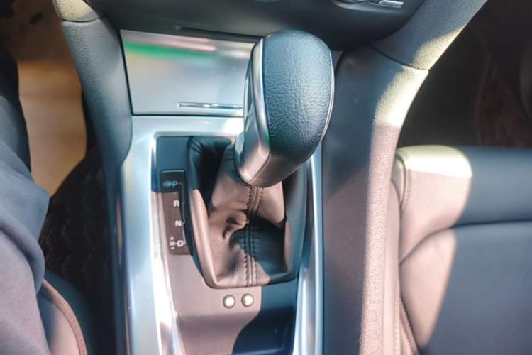 Used DS 6 2016 1.6T Luxury Edition THP160 Gear Lever