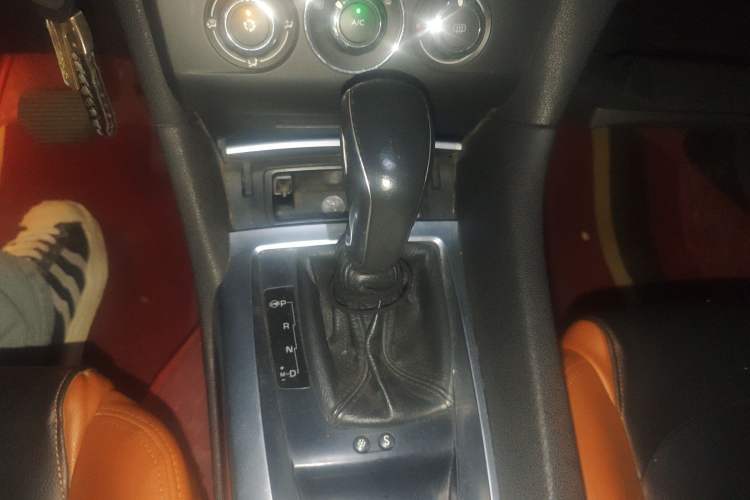 Used DS 6 2016 1.6T Comfort Edition THP160 Gear Lever