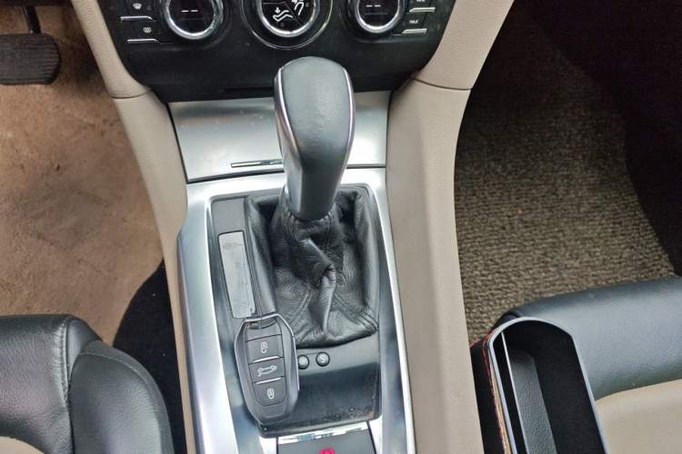 Used DS 6 2016 1.6T Luxury Edition THP160 Gear Lever