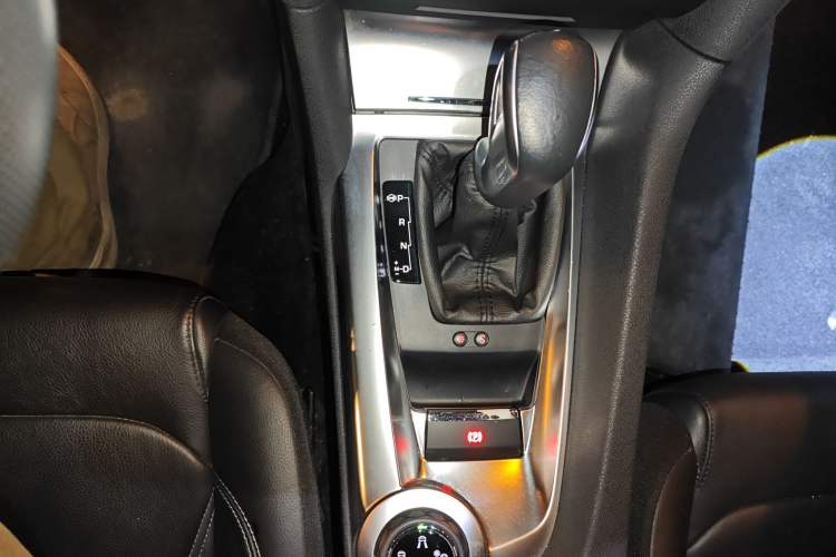 Used DS 6 2016 1.6T Luxury Edition THP160 Gear Lever