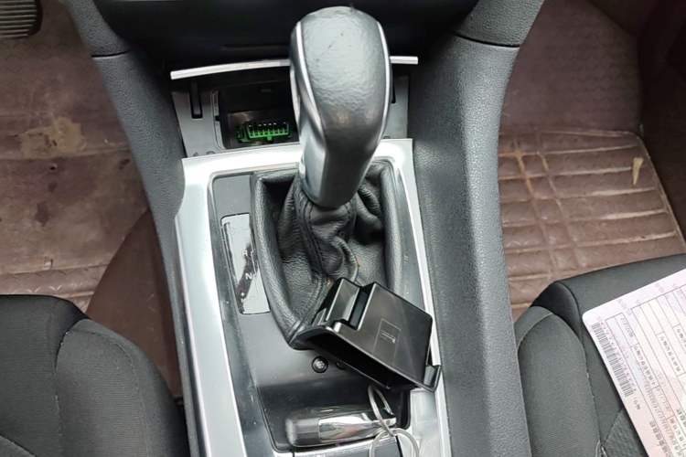 Used DS 6 2016 1.6T Elegant Edition THP160 Gear Lever