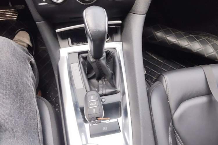 Used DS 6 2016 1.6T Luxury Edition THP160 Gear Lever