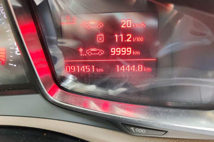 Used DS 6 2016 1.6T Luxury Edition THP160 Odometer Close Up