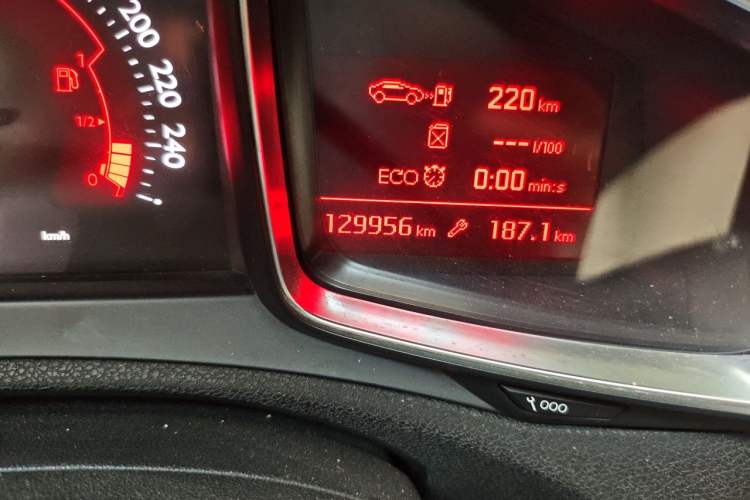 Used DS 6 2016 1.6T Luxury Edition THP160 Odometer Close Up