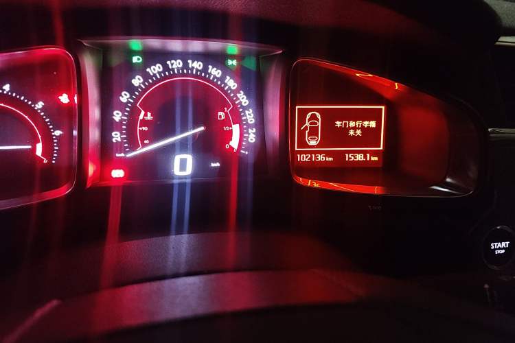 Used DS 6 2016 1.6T Luxury Edition THP160 Odometer Close Up
