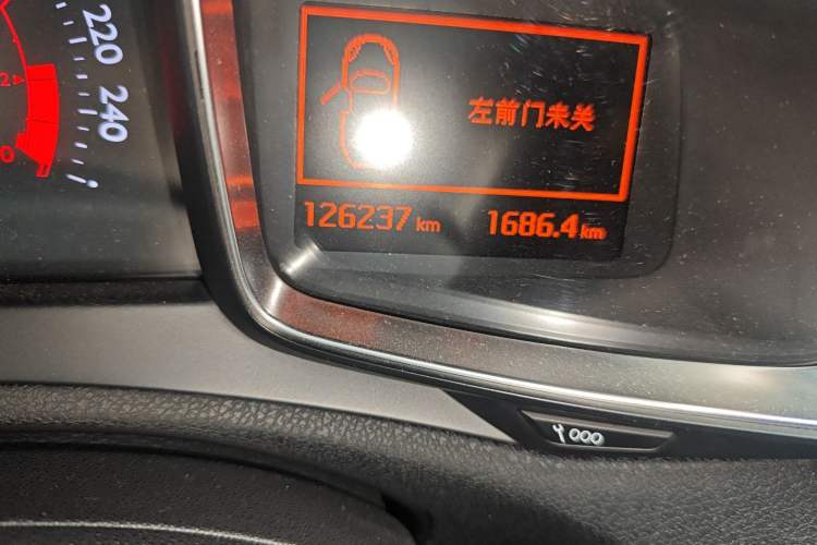 Used DS 6 2016 1.6T Luxury Edition THP160 Odometer Close Up
