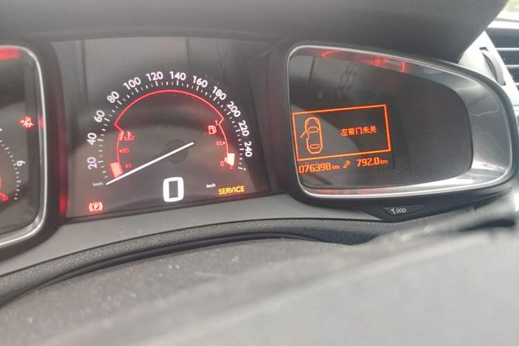 Used DS 6 2016 1.6T Luxury Edition THP160 Odometer Close Up