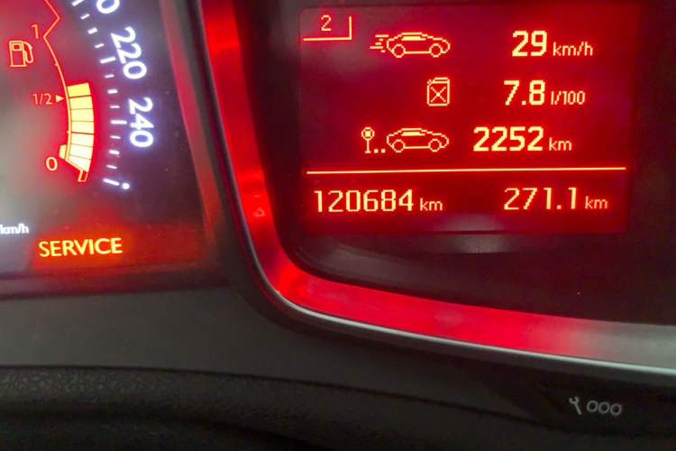 Used DS 6 2016 1.6T Luxury Edition THP160 Odometer Close Up
