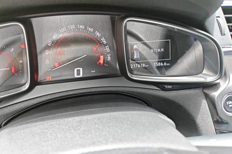 Used DS 6 2016 1.6T Luxury Edition THP160 Odometer Close Up