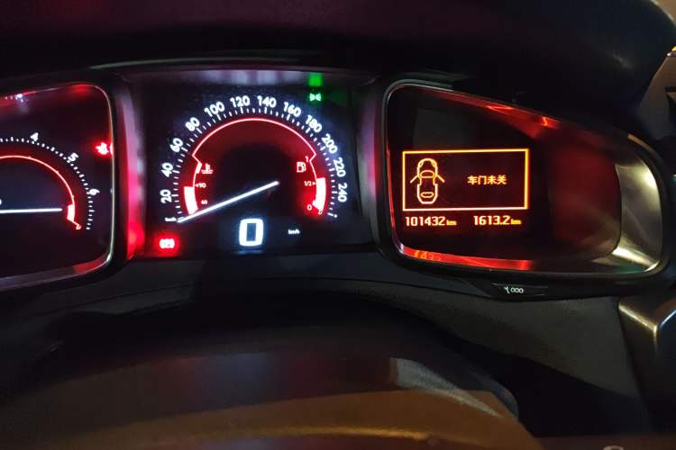 Used DS 6 2016 1.6T Luxury Edition THP160 Odometer Close Up