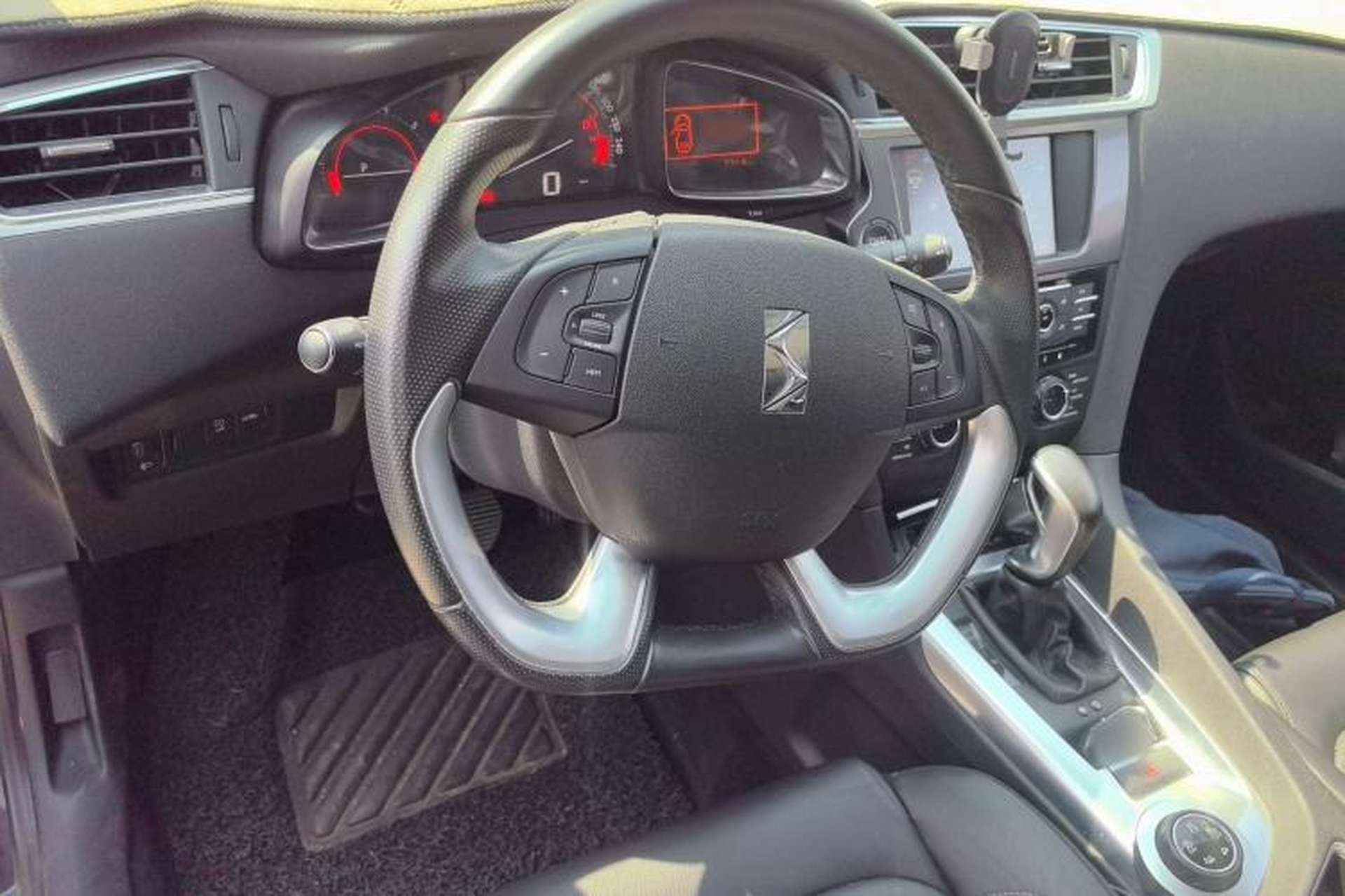 Used DS 6 2016 1.6T Luxury Edition THP160 Steering Wheel