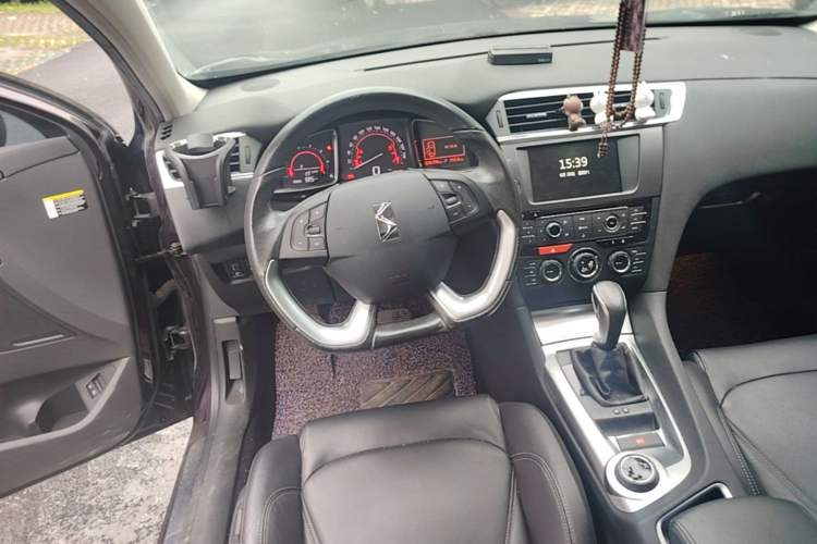 Used DS 6 2016 1.6T Luxury Edition THP160 Steering Wheel