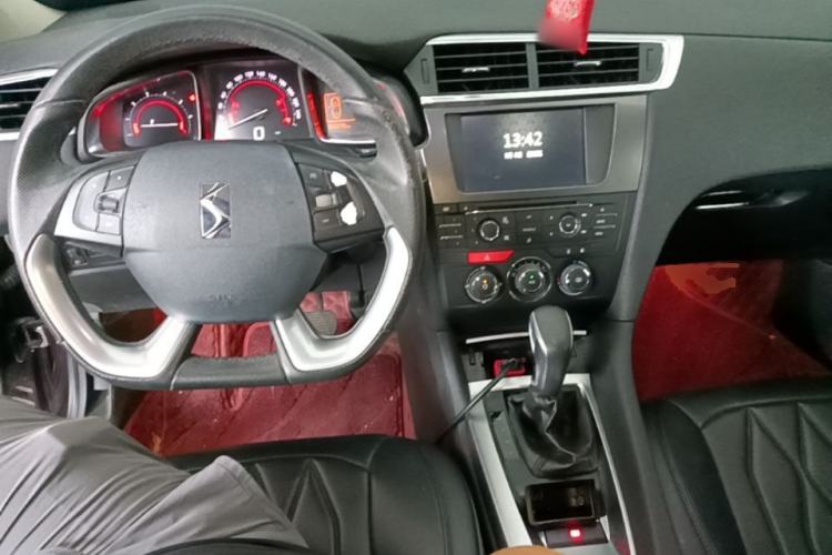 Used DS 6 2016 1.6T Elegant Edition THP160 Center Console