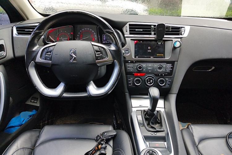 Used DS 6 2016 1.6T Luxury Edition THP160 Center Console