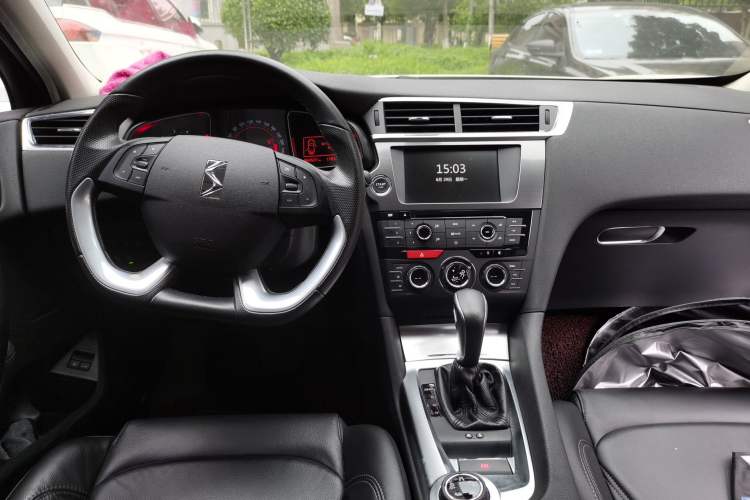 Used DS 6 2016 1.6T Luxury Edition THP160 Center Console